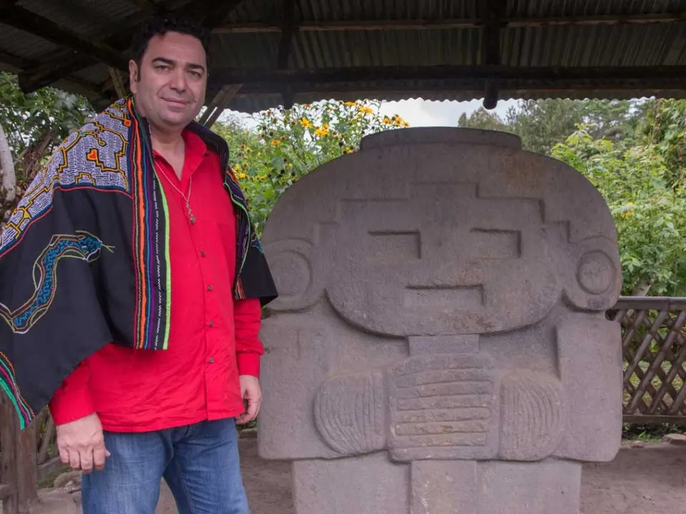 Chaman Don Gerardo Laempe in Quebradillas, La Mascara Statue km 11, San Agustin Huila, Kolumbien.