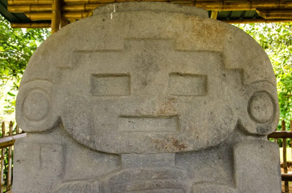 web-fb-YRP_9494_la_mascara-statue-san-agustin