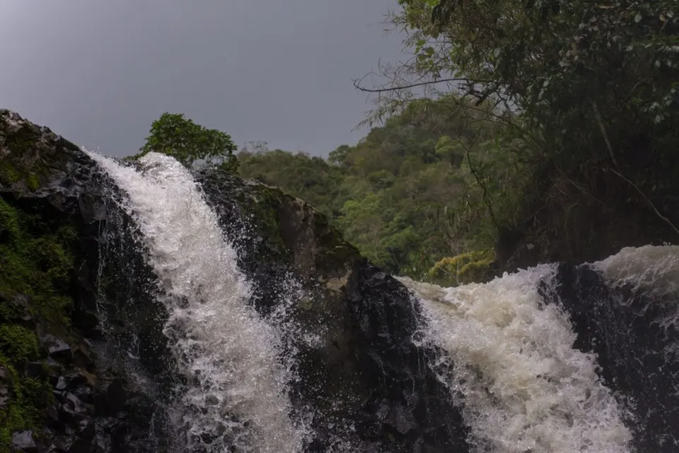 web-fb-YRP_7307_glaempe_wasserfall
